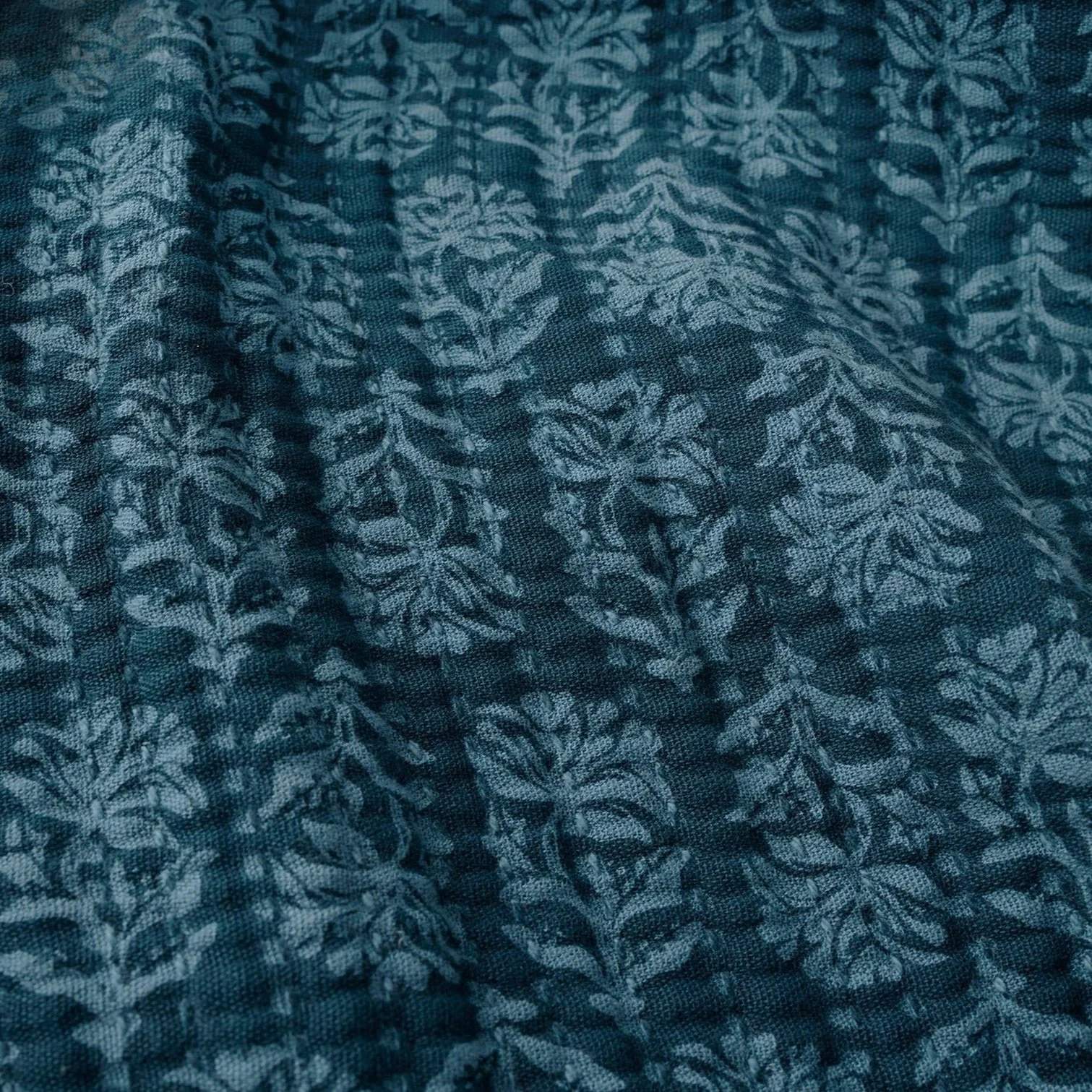 FA26_MiradaOrganicMatelasse_Blanket_CeruleanChrysanthemum_0283.jpg