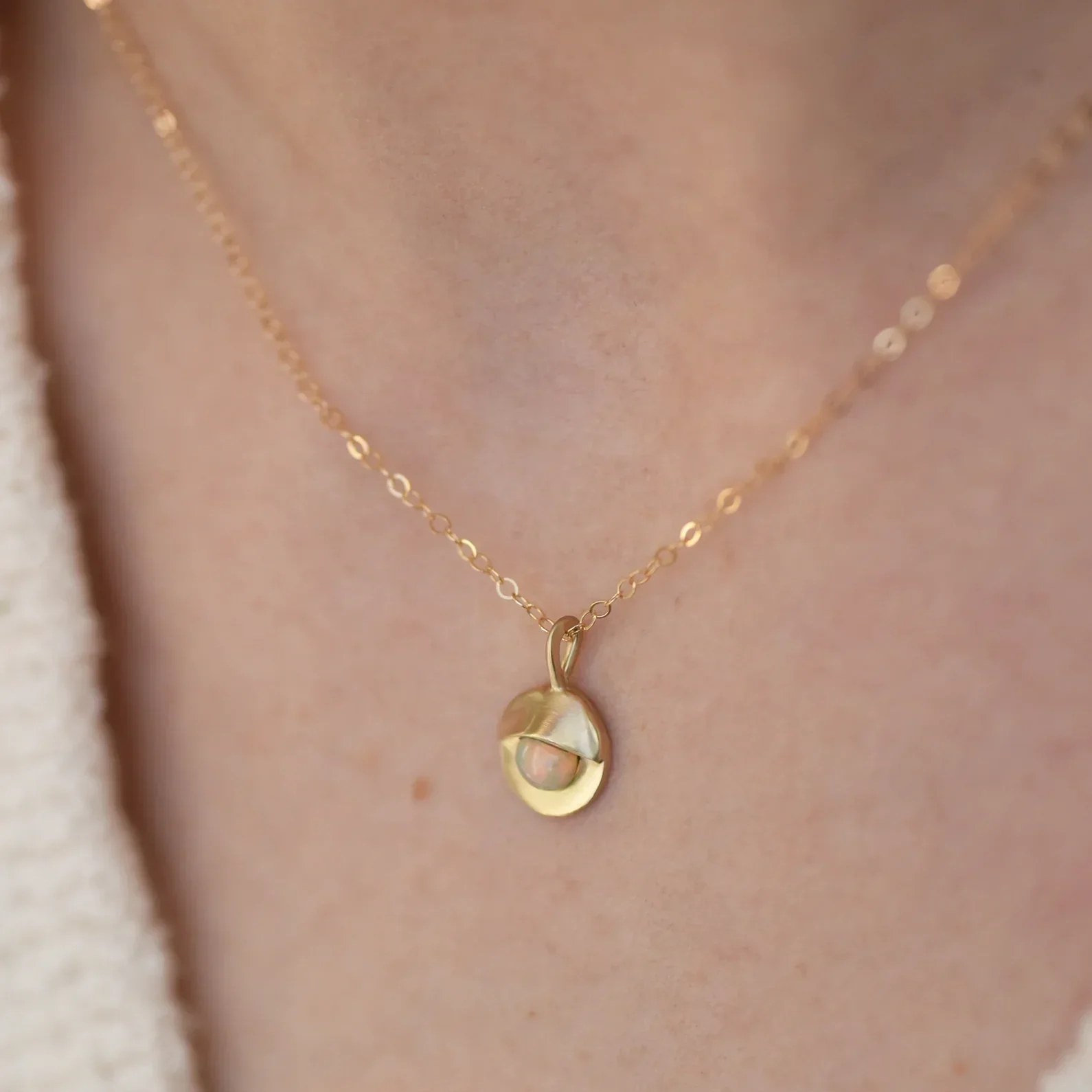 864-opal-necklace.webp