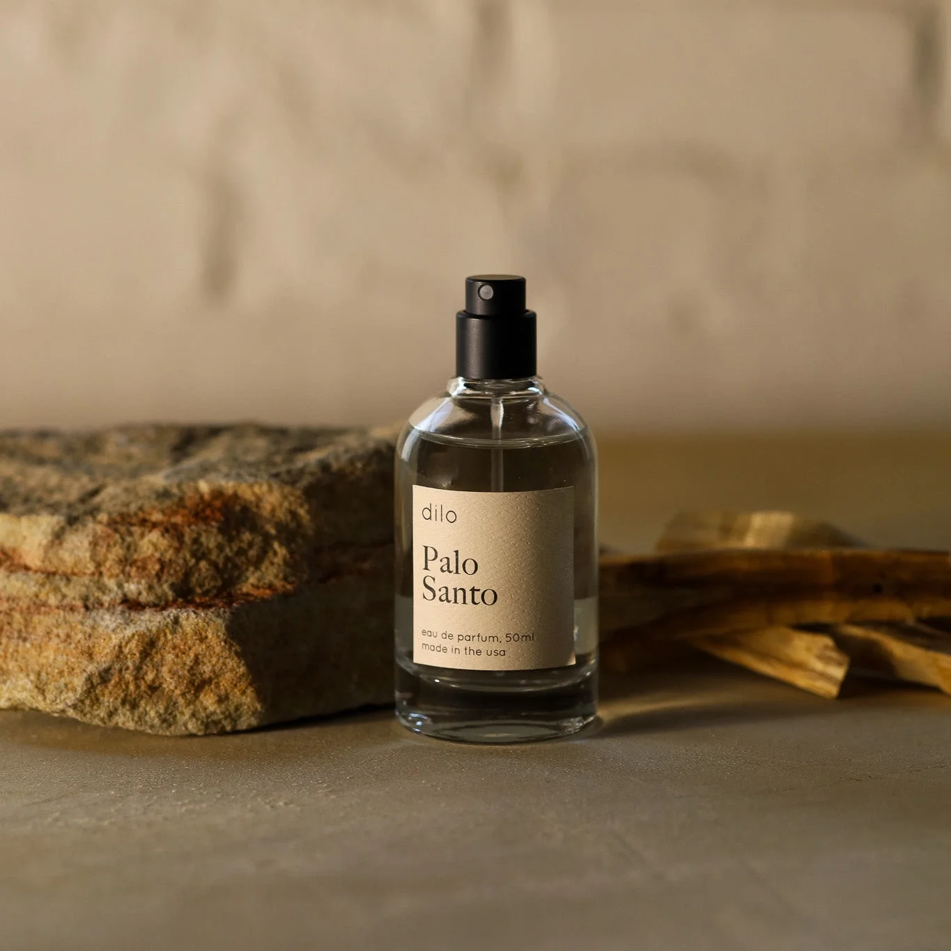 palo-santo-perfume-dilo-1.webp
