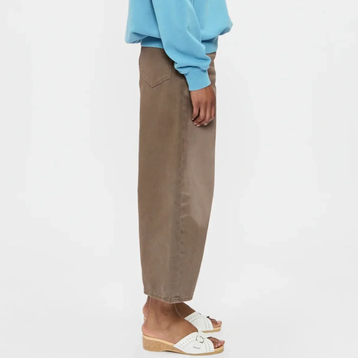 260615_6397_PF26_Ecomm_Look_87_croppedroomyearthclaydebsweatwashedblue_3784.webp