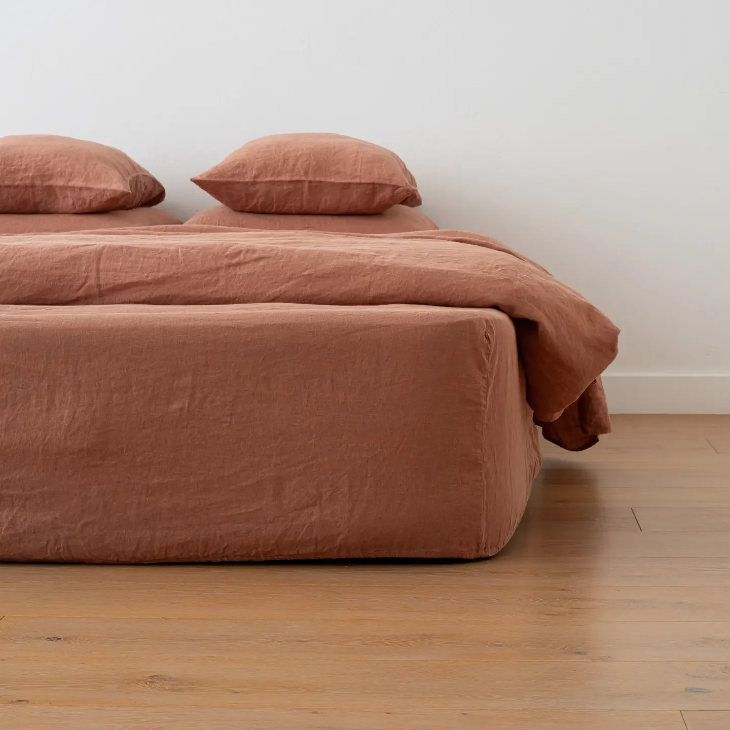 LinenMe-linen-sheet-deep-pocket-mocha.webp