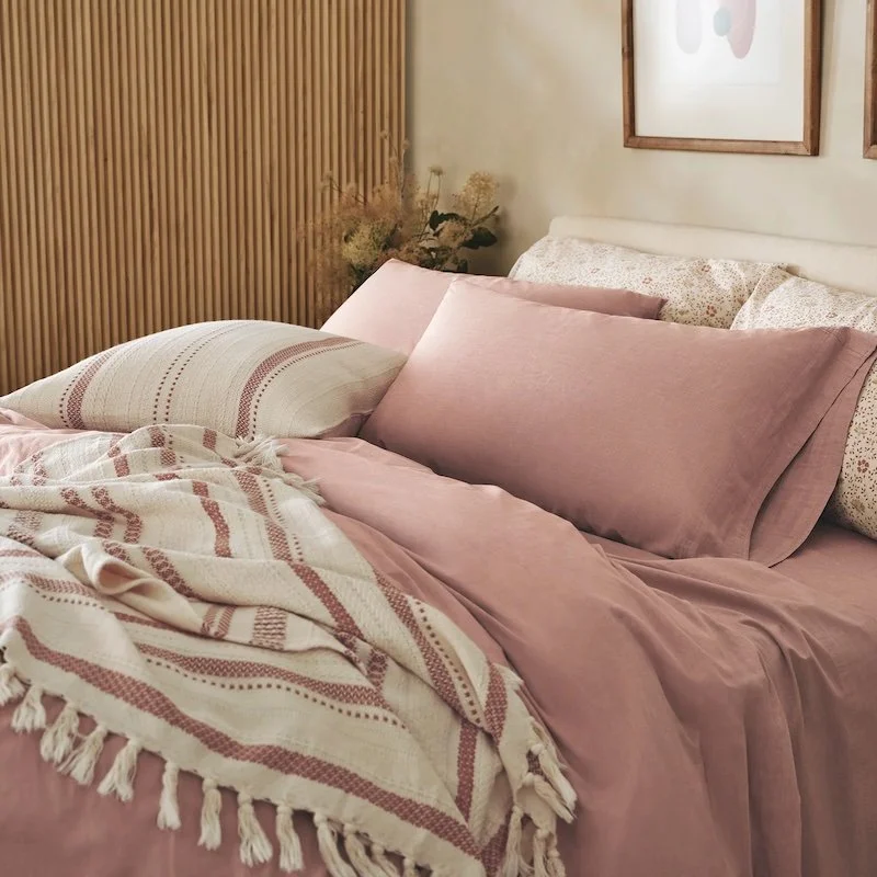 FA25_EEcom_CrinkledPercaleBed_PralineChambray_A_001 (1) copy.jpg