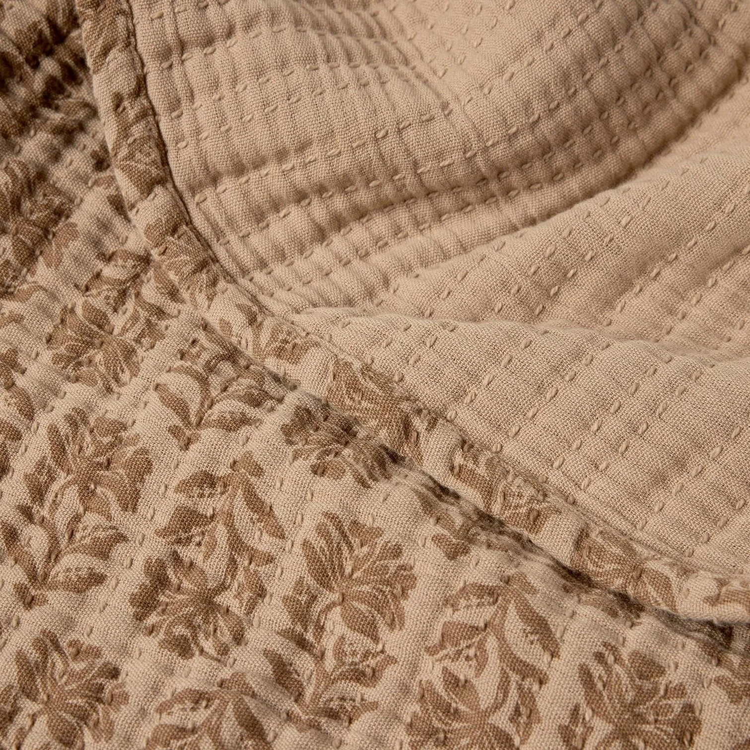 FA25_MiradaOrganicMatelasse_Blanket_FawnChrysanthemum_1650.jpg