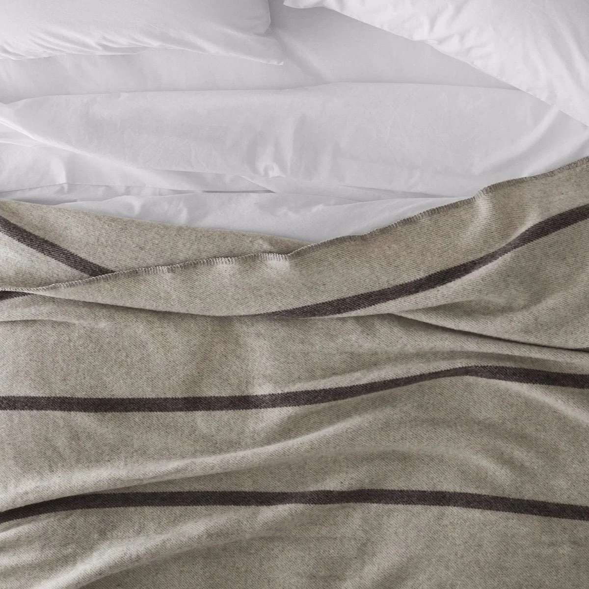 tahoe_wool_blanket_softgray_beddetail_f17_2_15544c46-0be3-48c9-b8e8-40a3e72ab557.jpg