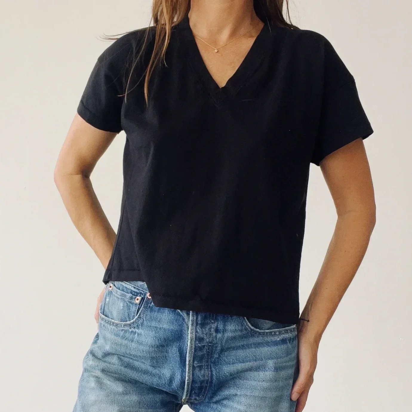 Hey Gang - The Boxy V-Neck in Black