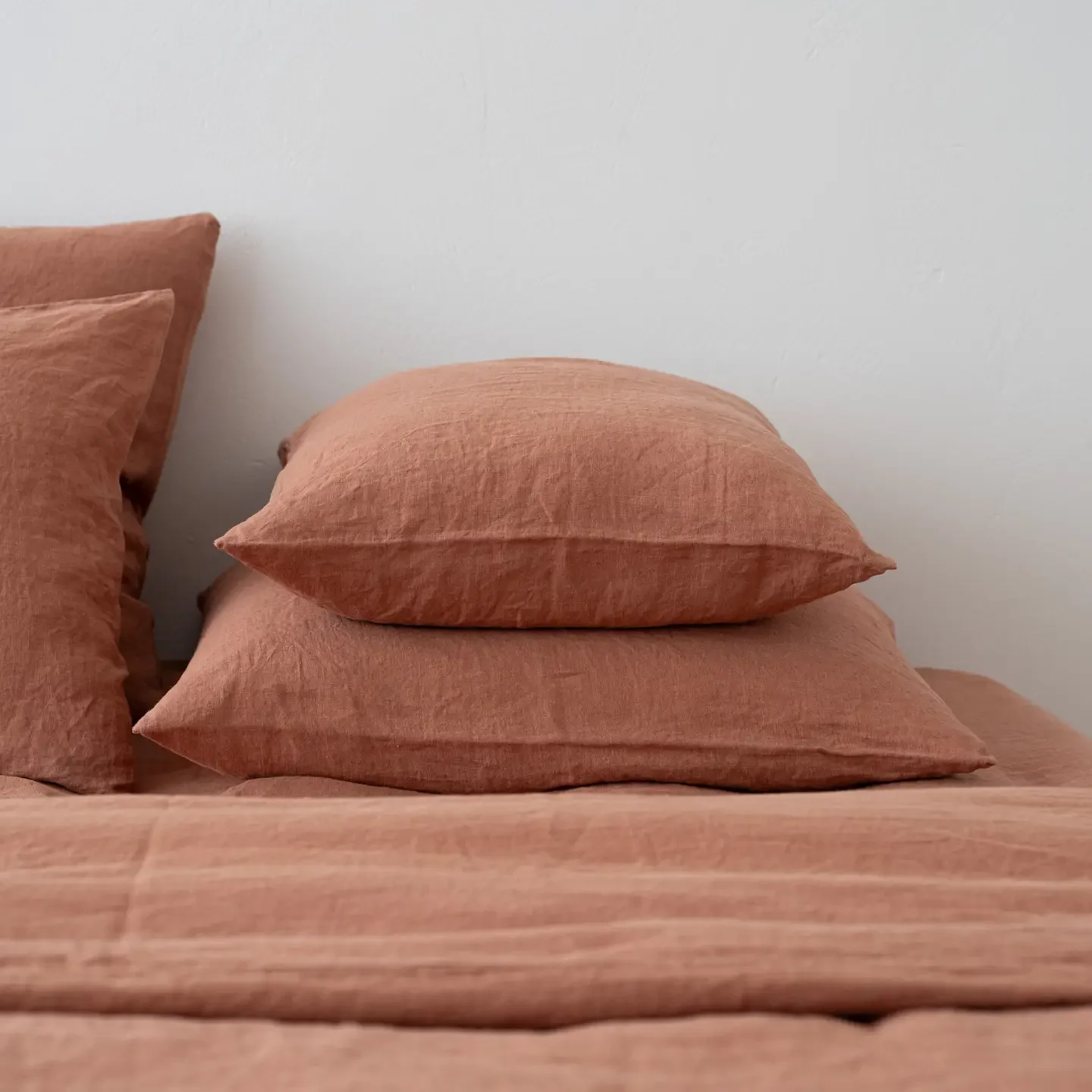 LinenMe-linen-pillowcases-mocha.webp