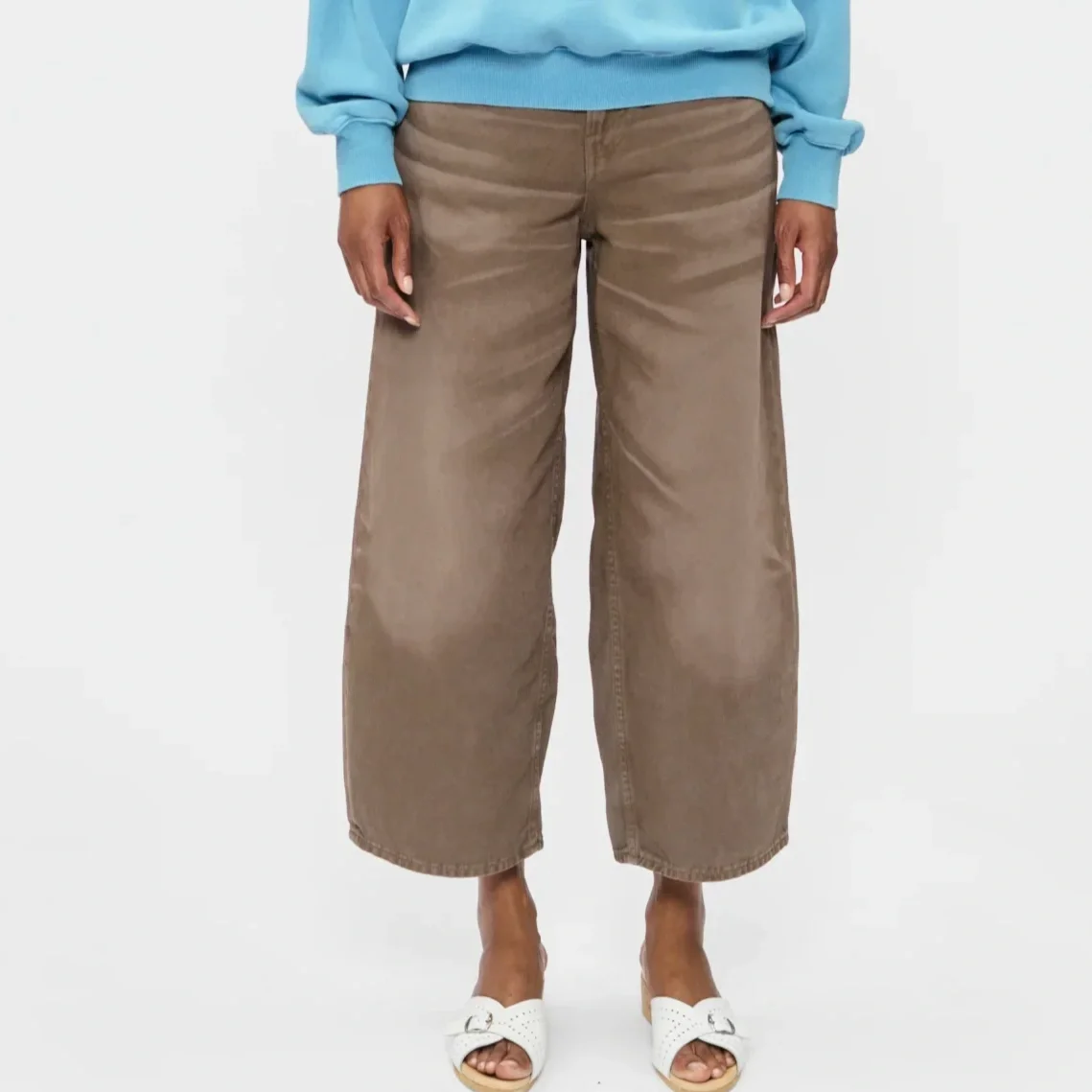 260615_6397_PF26_Ecomm_Look_87_croppedroomyearthclaydebsweatwashedblue_3753.webp