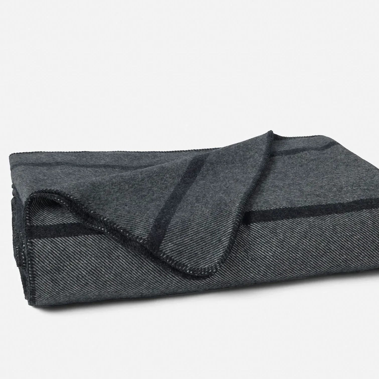 FA25_TahoeWool_Blanket_Charcoal_1850.webp