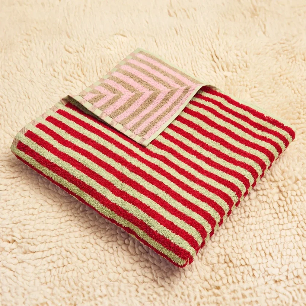 LadybugBTFold-+bug-stripe-towels-dusen-dusen.webp