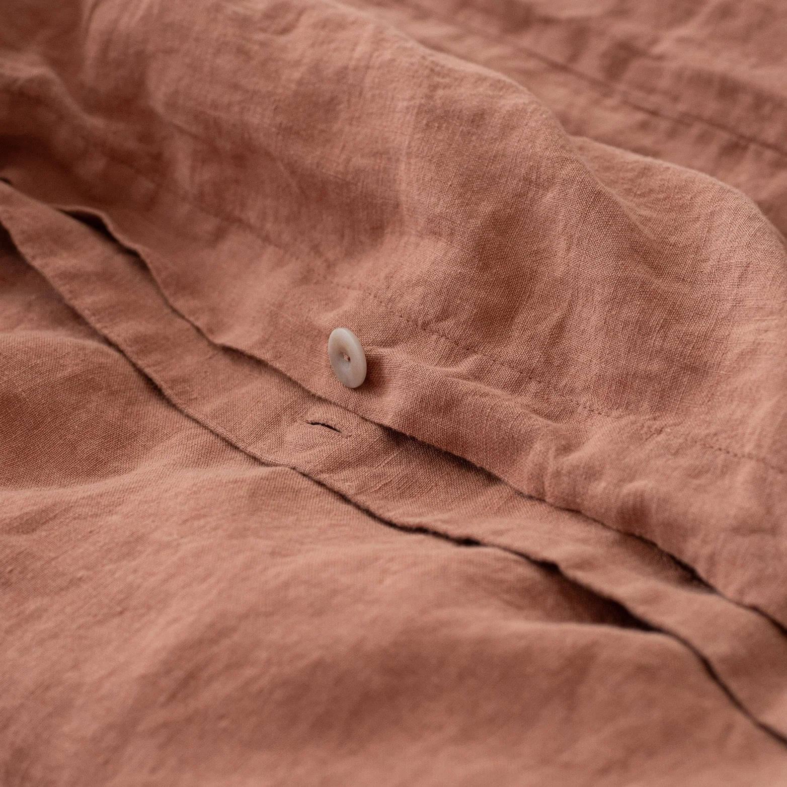 LinenMe-linen-duvet-cover-button-mocha.webp