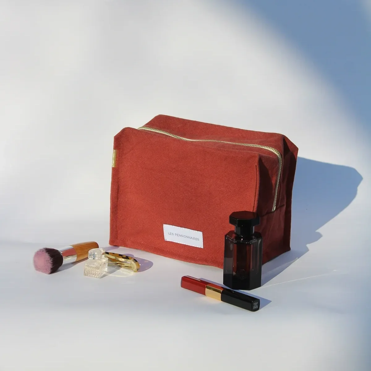 Trousse-de-toilette-Cube-rouge-coton-bio-les-pensionnaires-33.webp