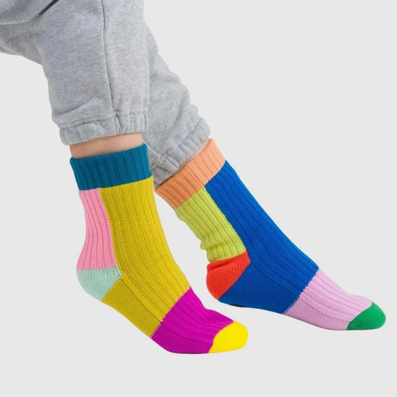 verloop-mismatch-house-socks-rainbow3.jpg