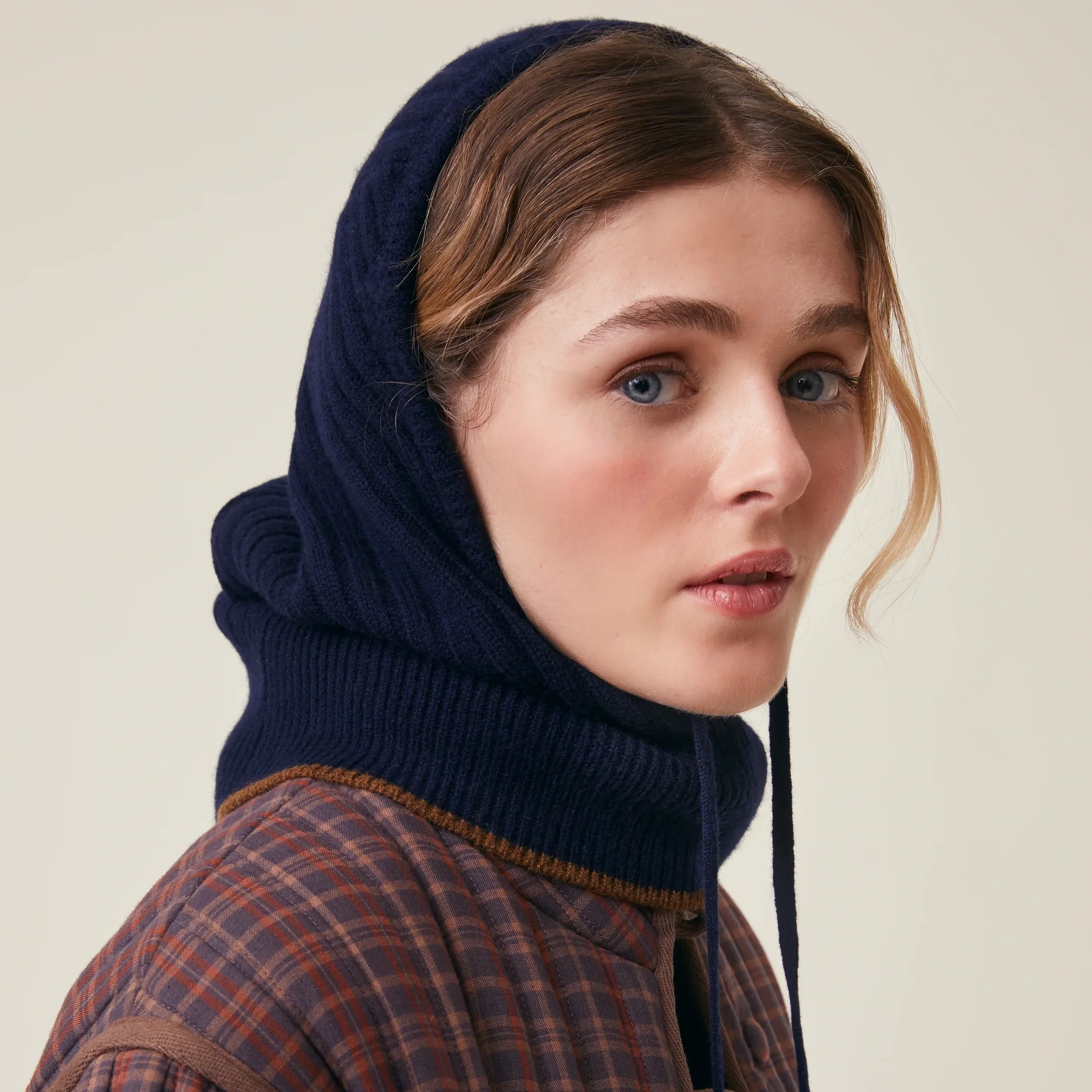 Moismont+-+Irma+Hood+N%C2%B0227+Navy.webp