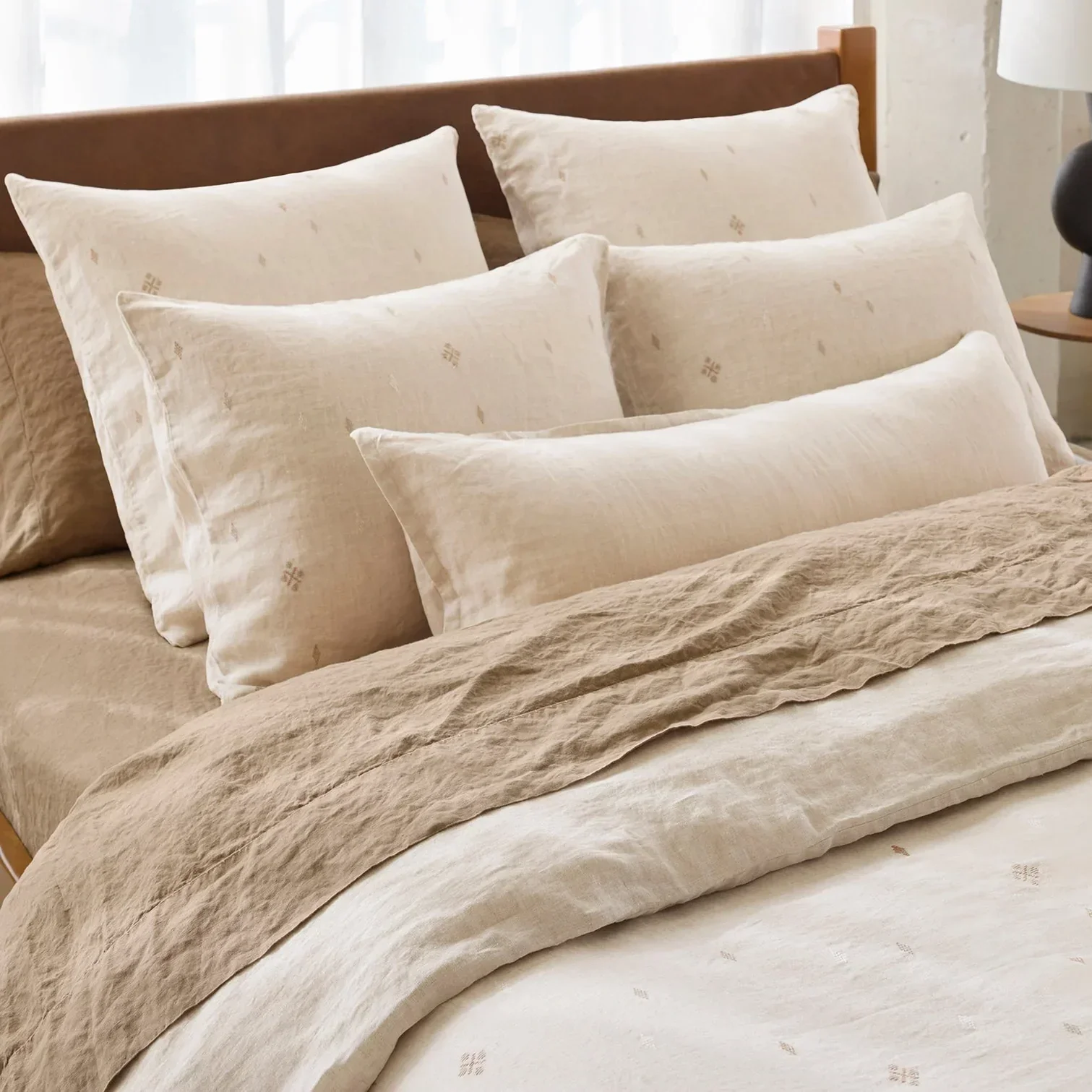FA24_Cambria_Duvet_NaturalChambray_B_0024_2971139c-a8be-4257-9637-83dc79b1f55d.webp