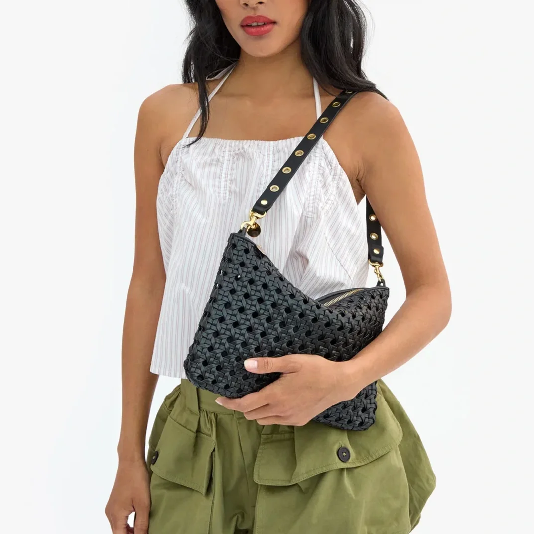 Flat-Clutch-w-Tabs-Grande-Rattan---CVS1000693-BLK---Sandra_3_62870f09-b460-4d3d-a9dd-2863a33412b7.webp