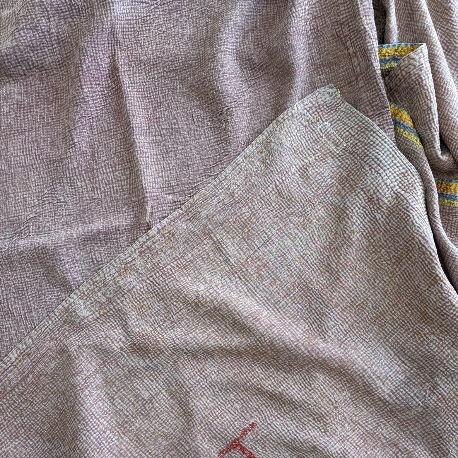 malala-kantha-coverlet-2.webp
