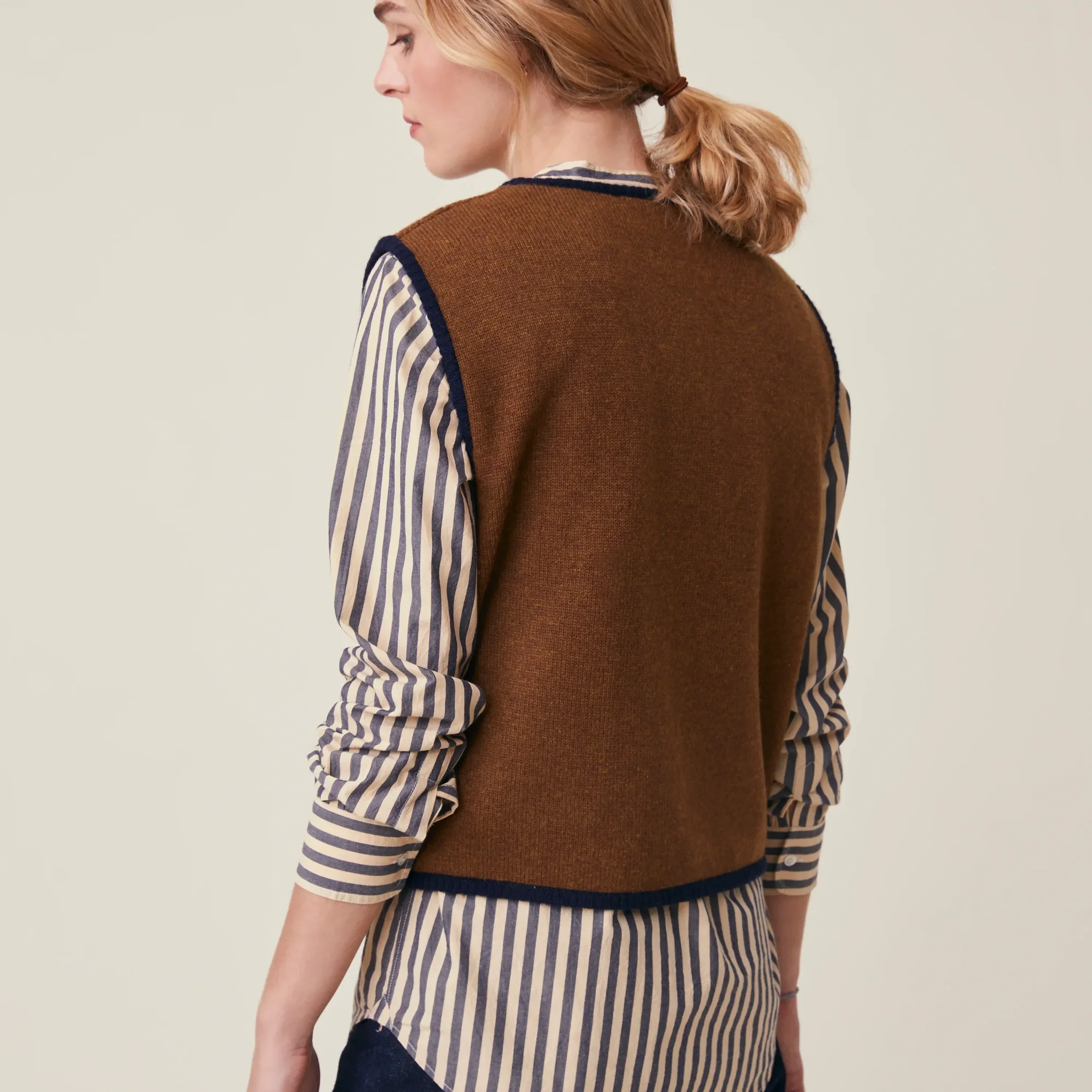 Moismont+-+Angele+Cardigan+N%C2%B0232+HennaMoismont+-+Angele+Cardigan+N%C2%B0232+Henna-1.webp