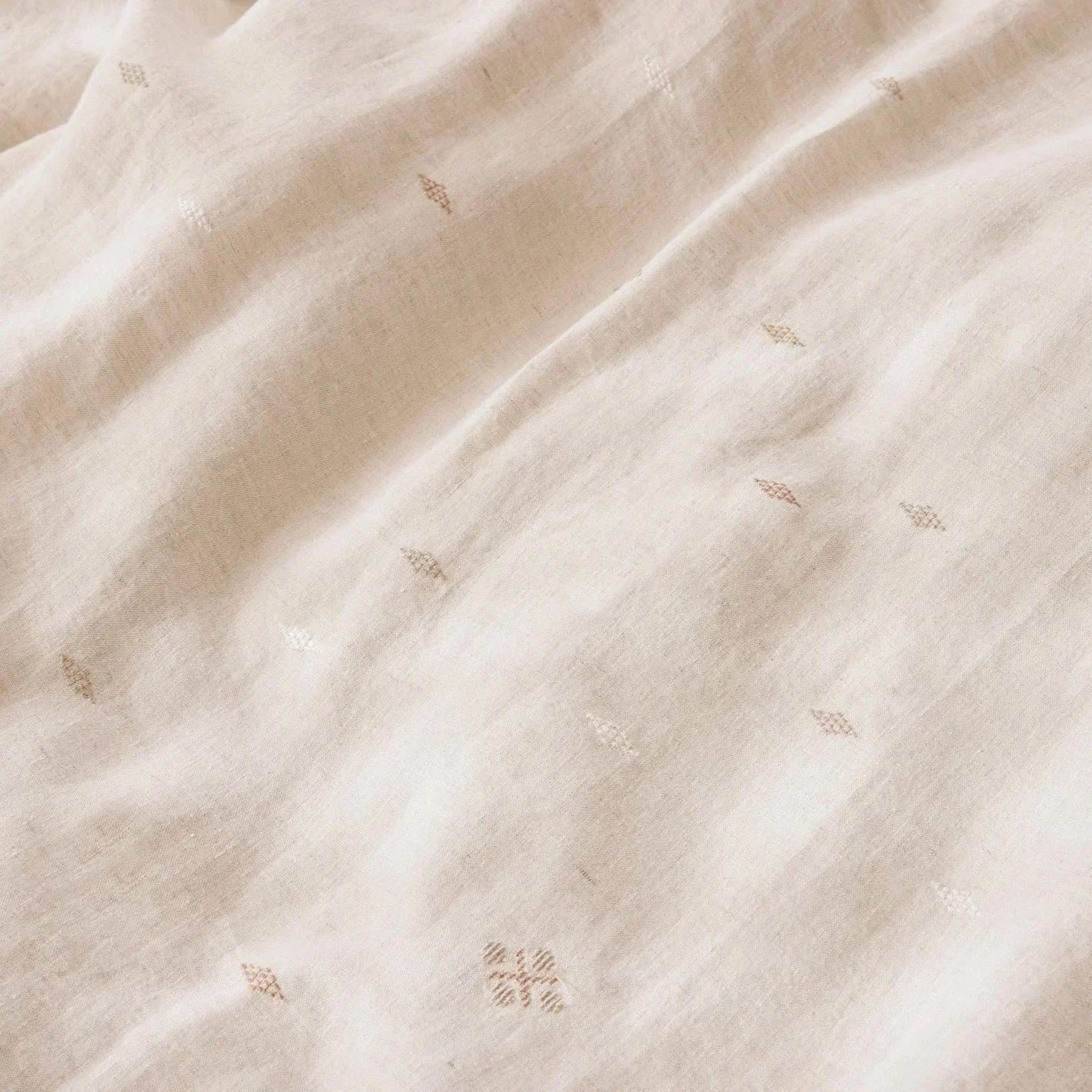 FA24_Cambria_Duvet_NaturalChambray_B_0042_4a112972-9298-4325-aa2b-15d4b3dd5852.jpg