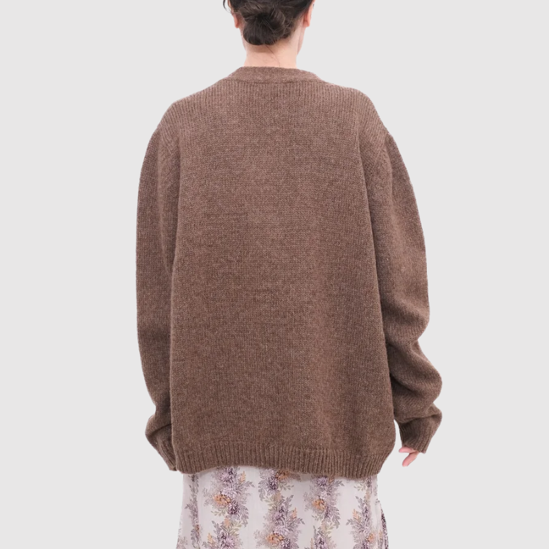 Domi-bed-sweater-dirt (4).png