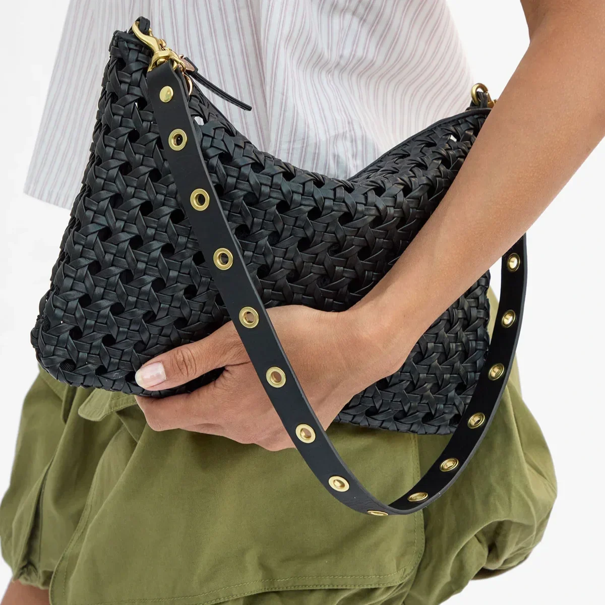 Flat-Clutch-w-Tabs-Grande-Rattan---CVS1000693-BLK---Sandra_4_270a0b7a-b91b-4740-ba52-a8651979f0d5.webp