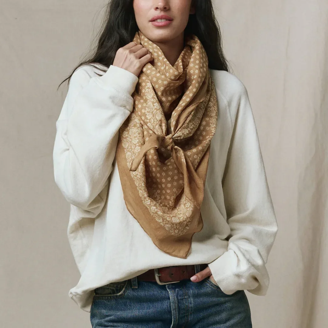 THE-GREAT-Look-45-THE-SLOUCH-SWEATSHIRT-WASHED-WHITE-THE-BIG-BANDANA-MARIGOLD-THE-WAYNE-JEAN-MONTANA-WASH-24521_1080x.webp