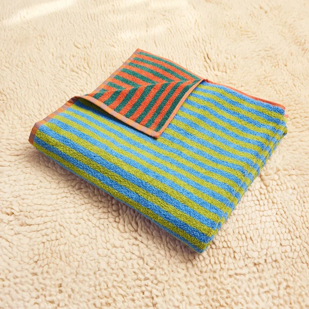 Grasshopper-bug-stripe-towels-dusen-dusen.webp