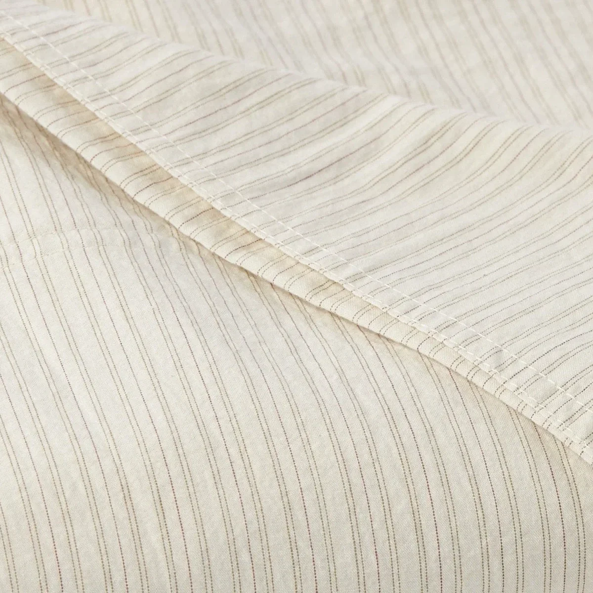 pdp_crinkled_percale_rosehipstripe_detail_6_77ee163b-0a45-4816-abcc-7d2d04ae47ba.webp