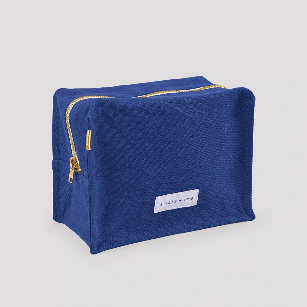 Trousse-de-toilette-cube-bleu-klein-les-pensionnaires_2.webp