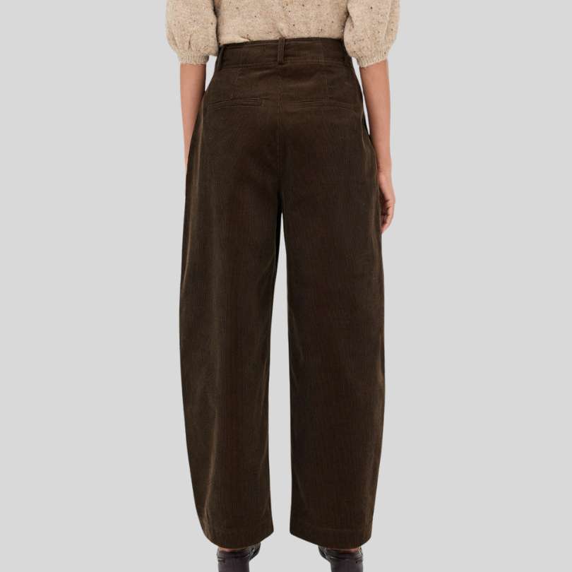 Apiece Apart-bari-crop-corduroy-trouser-carob-boscos-mercantile (2).png
