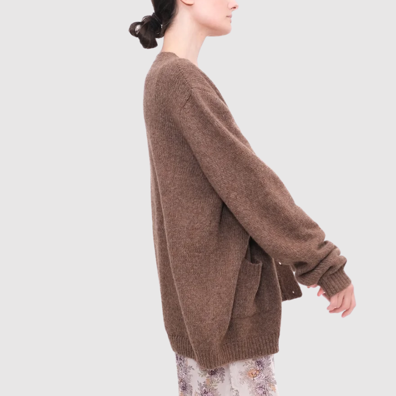 Domi-bed-sweater-dirt (2).png