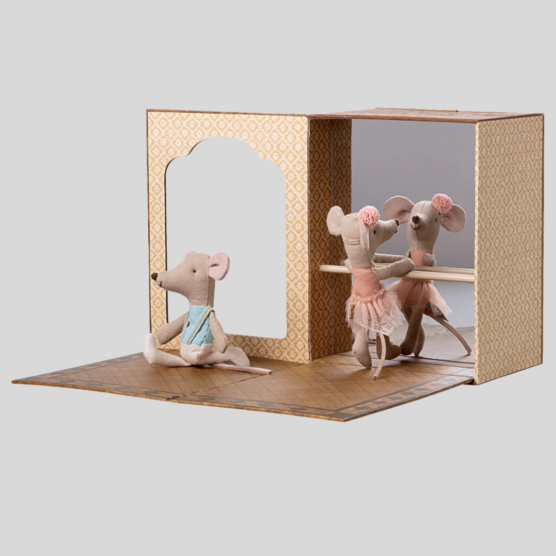 Maileg - Ballet Mice in Dance Studio.png