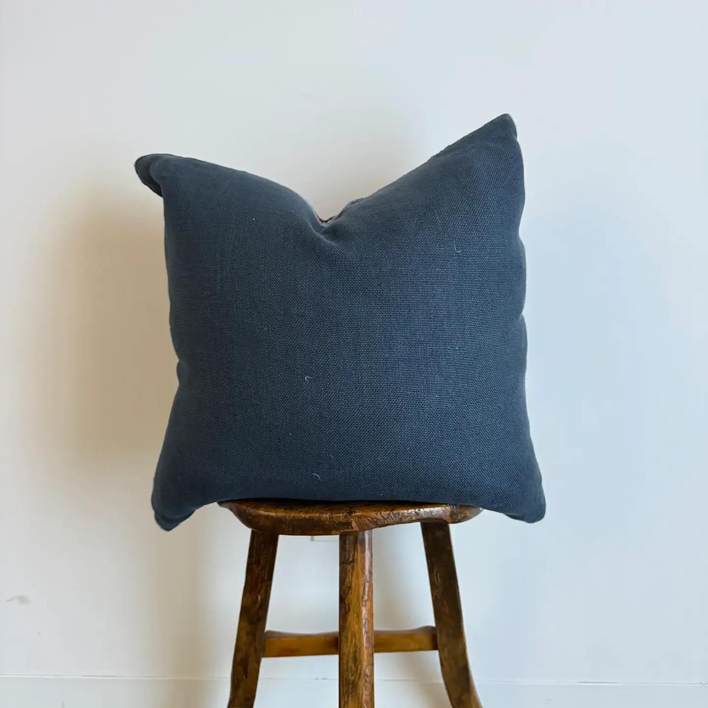 richard-pillow-cover-aloka-home-back.webp