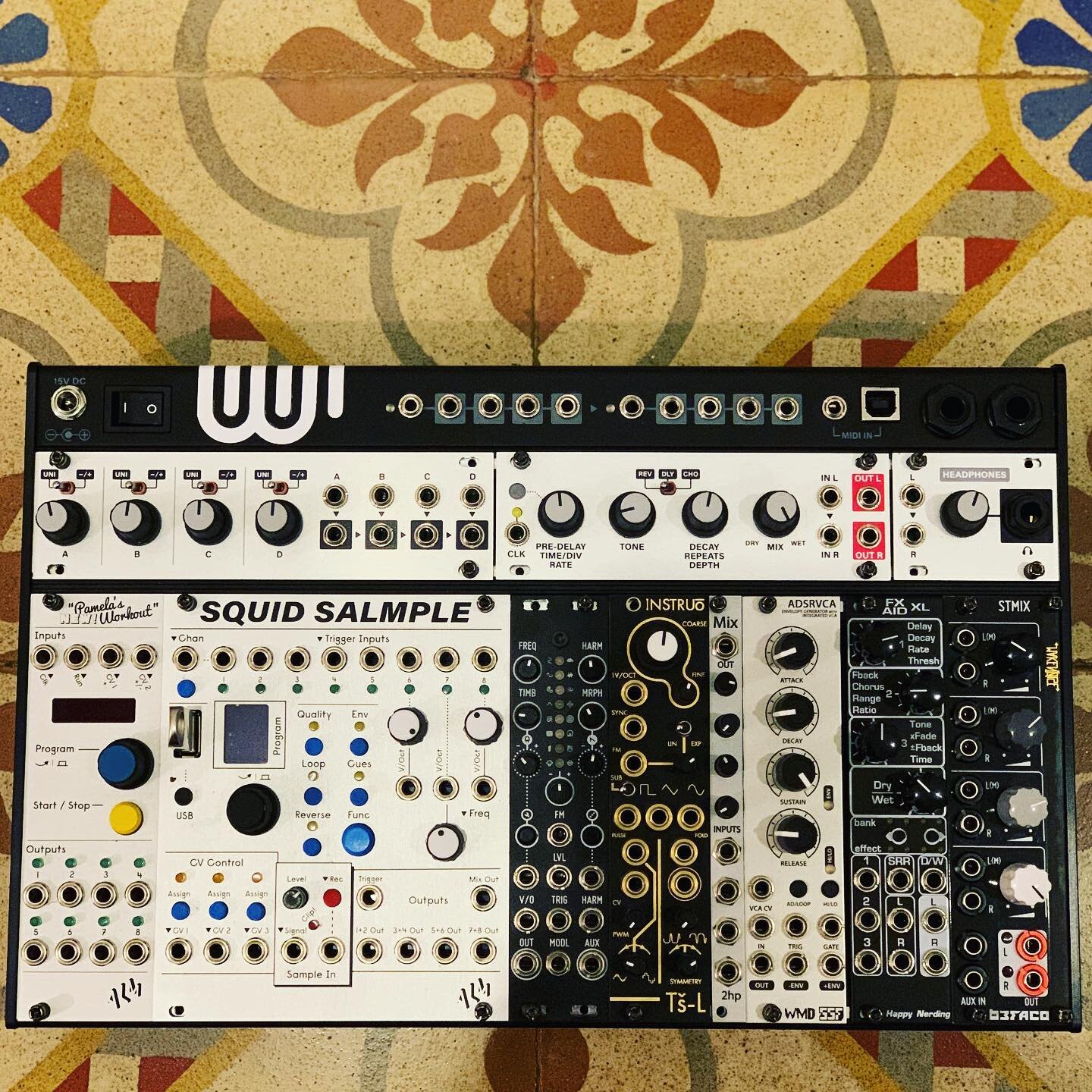 Fun little travel setup. Nice to be out and about again!
.
.
.
#modularsynth #eurorack #synthesizer #travel #intellijel #instruo #happynerding #busycircuits #alm #wmd #antumbra