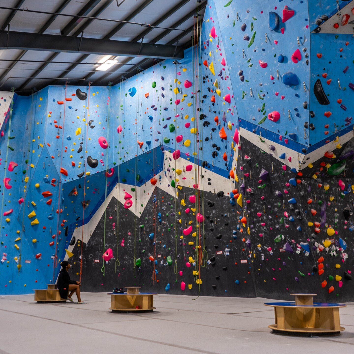 There are ✨NEW ROUTES✨ in The Horseshoe this week! With 19 Routes from 5.6 to 5.13, there's something for everyone to come try out. Get out of that cold weather and try them out this weekend!

Tell about your project down in the comments! ⬇⬇⬇