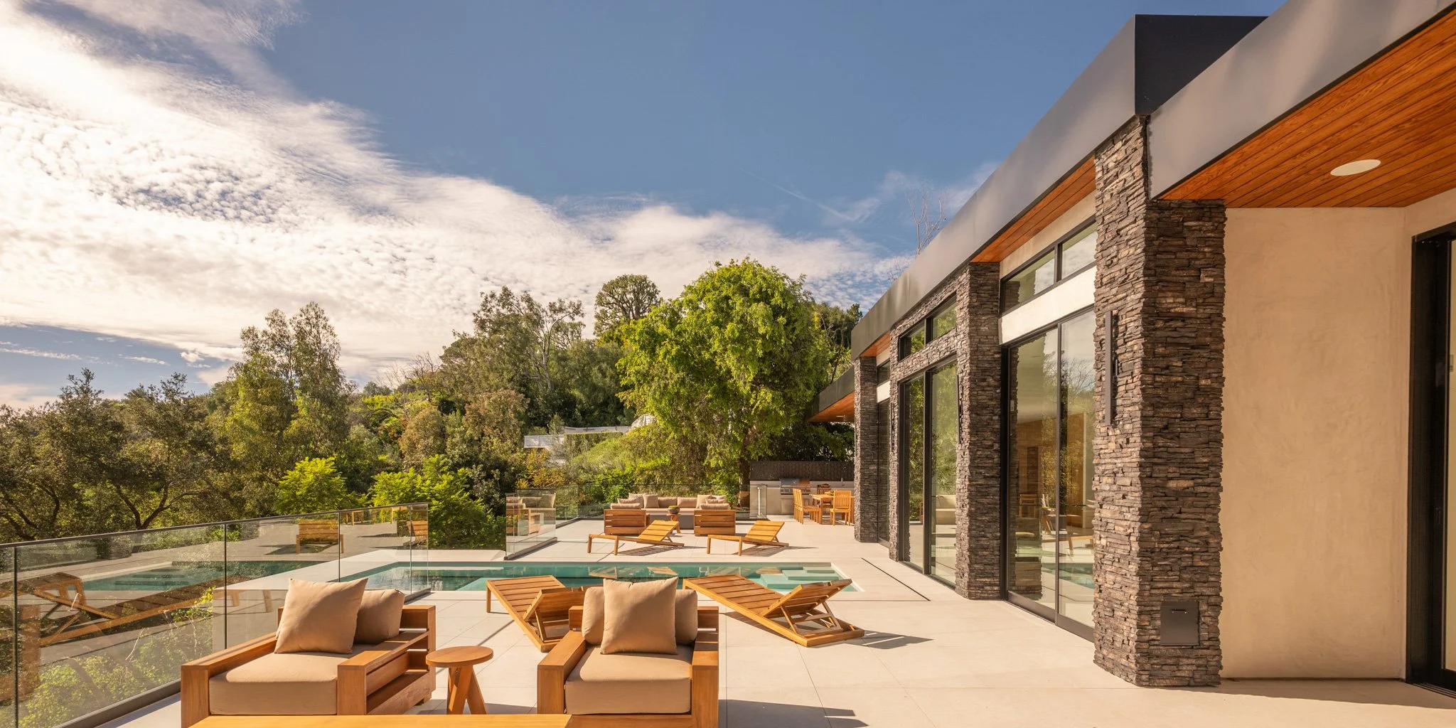 12752 Mulholland Dr-21-MLS.jpg