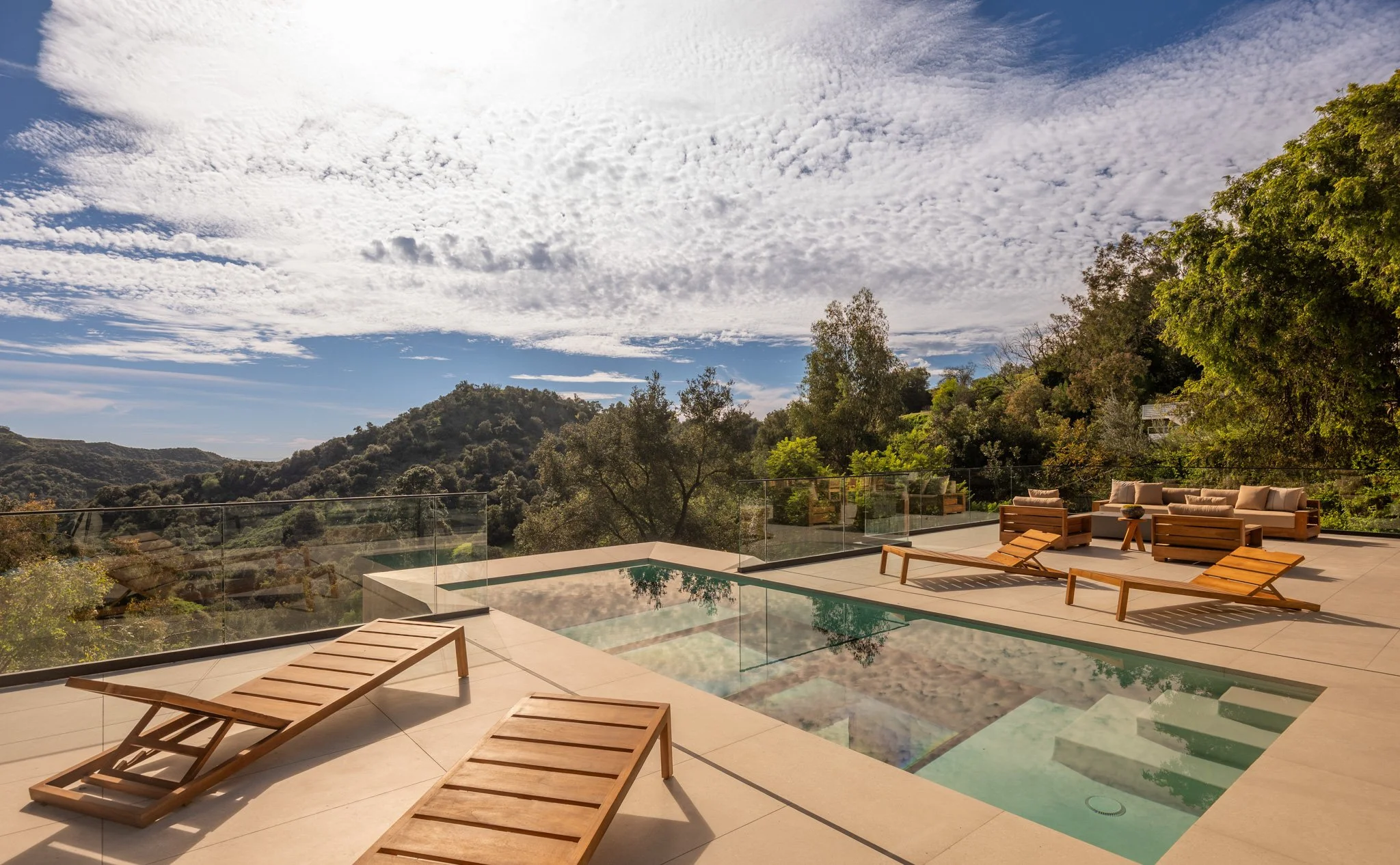 12752 Mulholland Dr-20-MLS.jpg