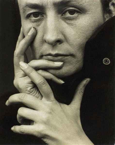 474px-O'Keeffe-(hands).jpg
