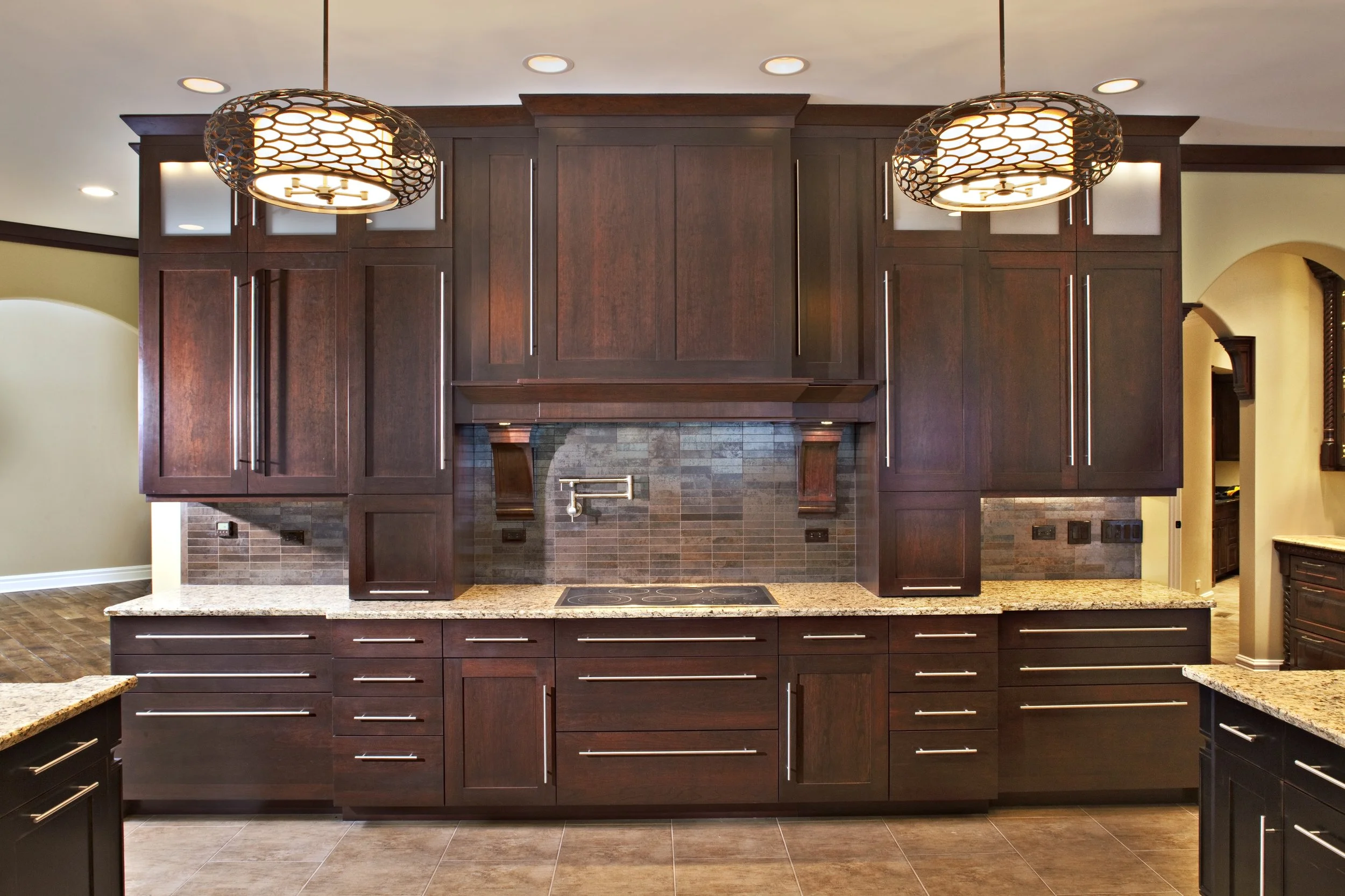 Custom Transitional Hood in Geneva IL 60134.  Oversized Cabinet Pulls