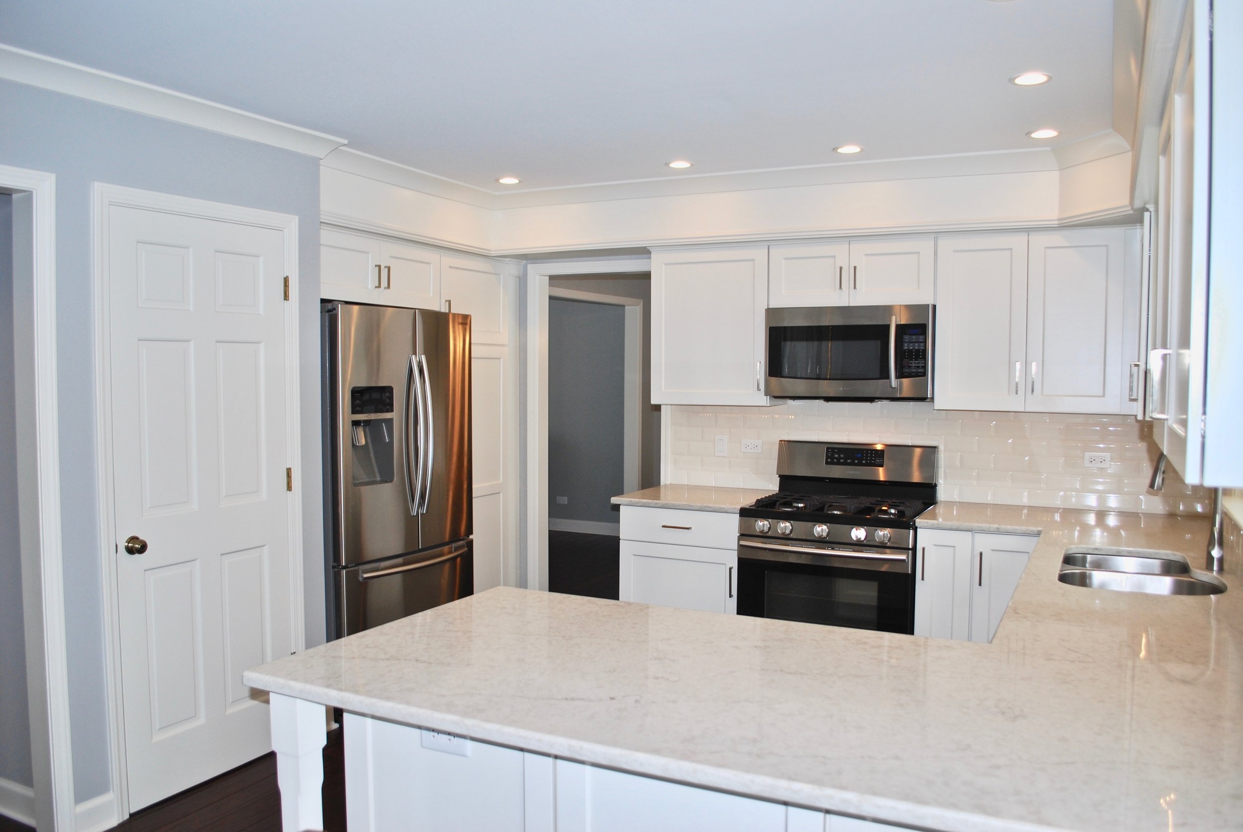Quartz Counters with Off White Cabinetry. 