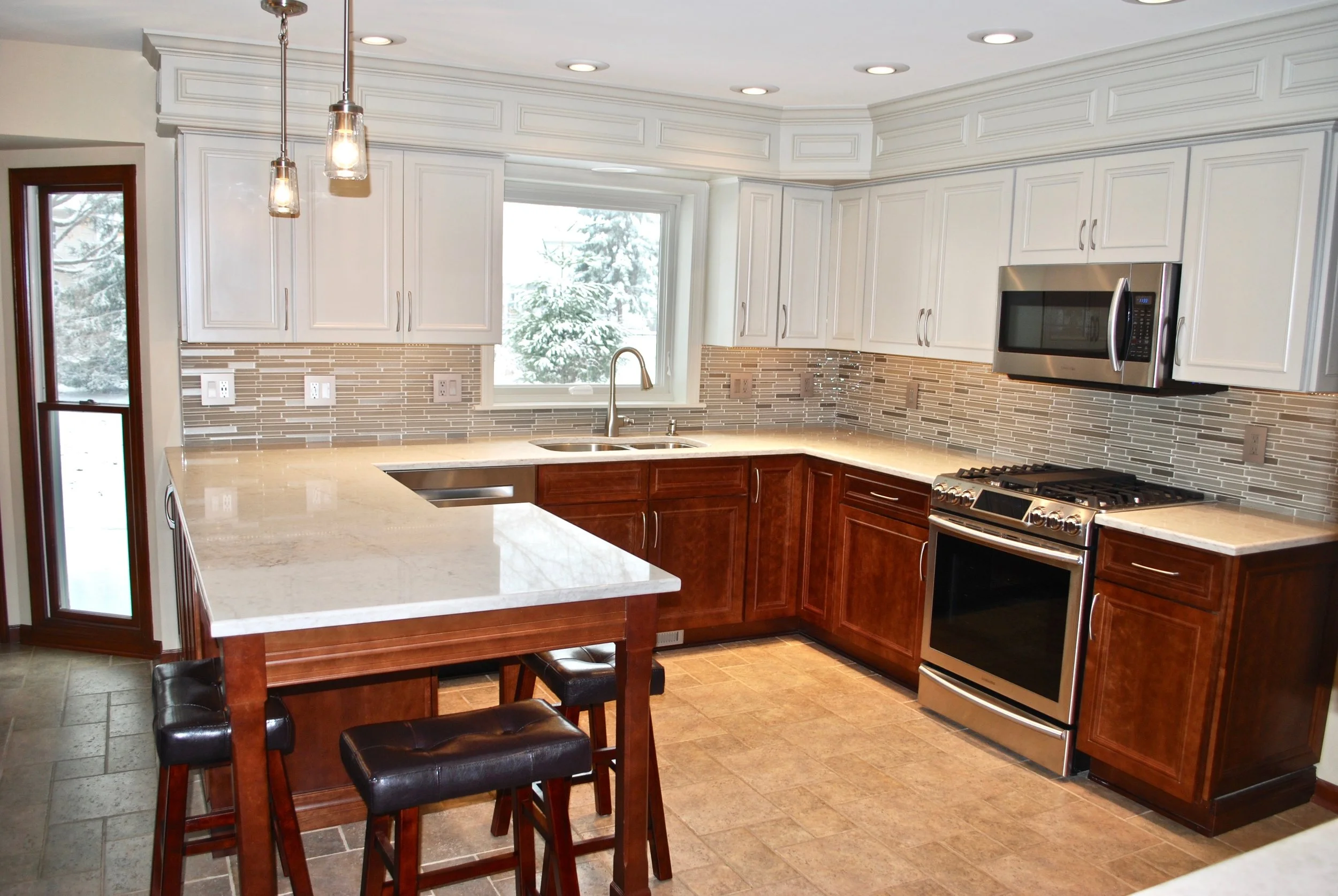 OPEN SEATING IN SMALLER KITCHEN