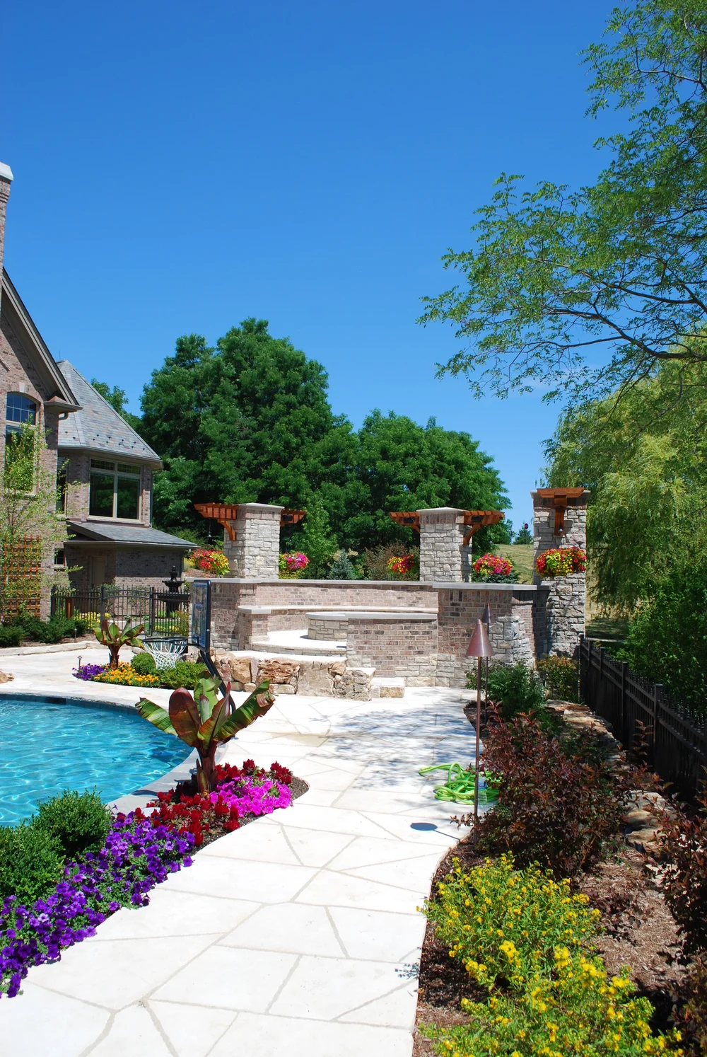 backyard outdoor living contractors on Pool Houses Outdoor Living Areas In Illinois Outdoor Bathrooms Waterproof Deck Contractor Southampton