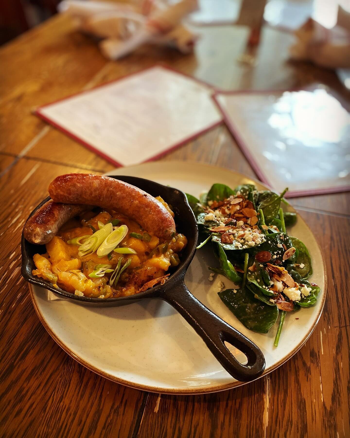 🚨New sausage plate drop! 🚨 Rotating @ramblinpoppy sausage (today is cheddar jalape&ntilde;o) with cheesy blackened potato hash and a fresh spinach salad! Come see us for lunch or dinner!