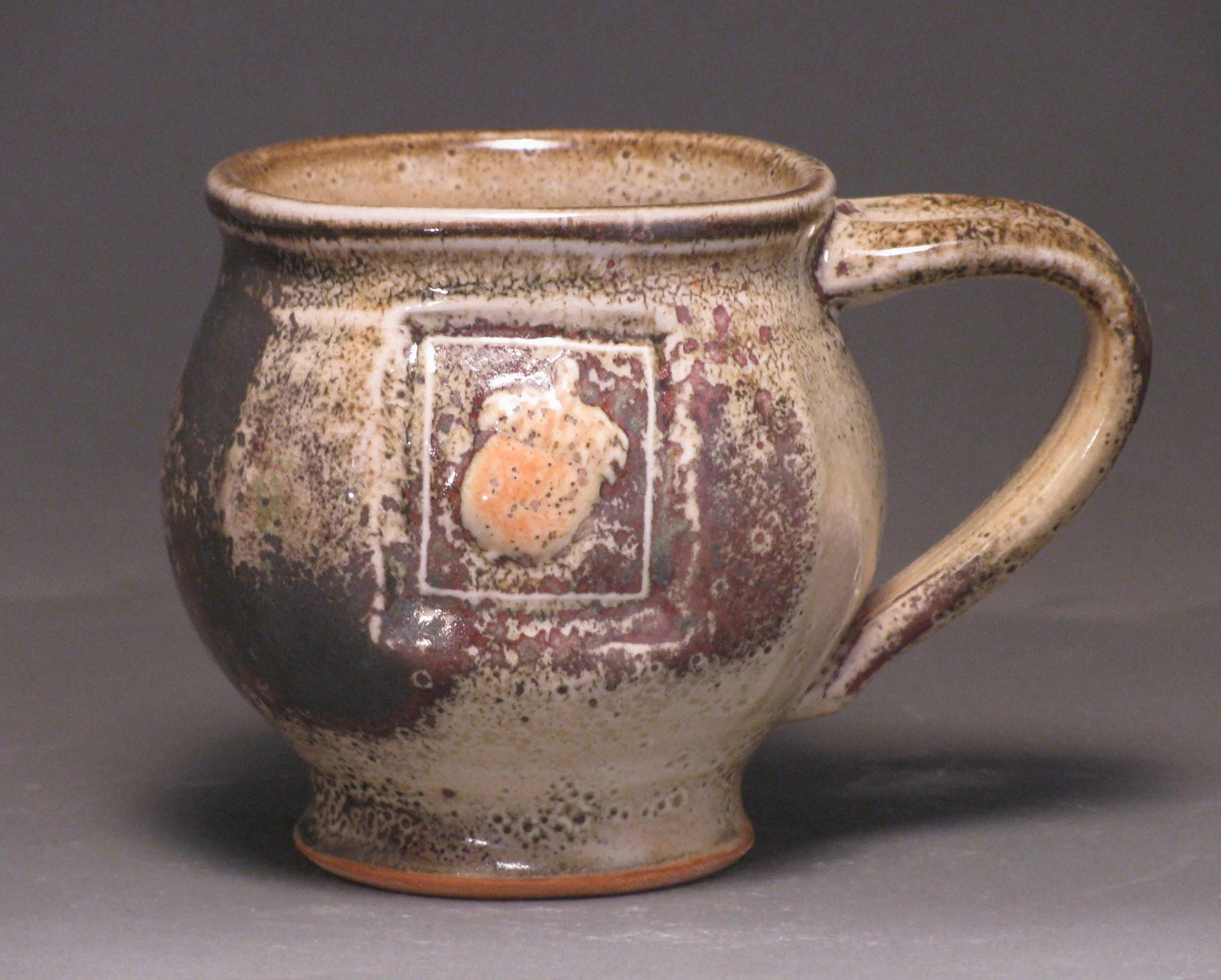 Mug with acorn motif
