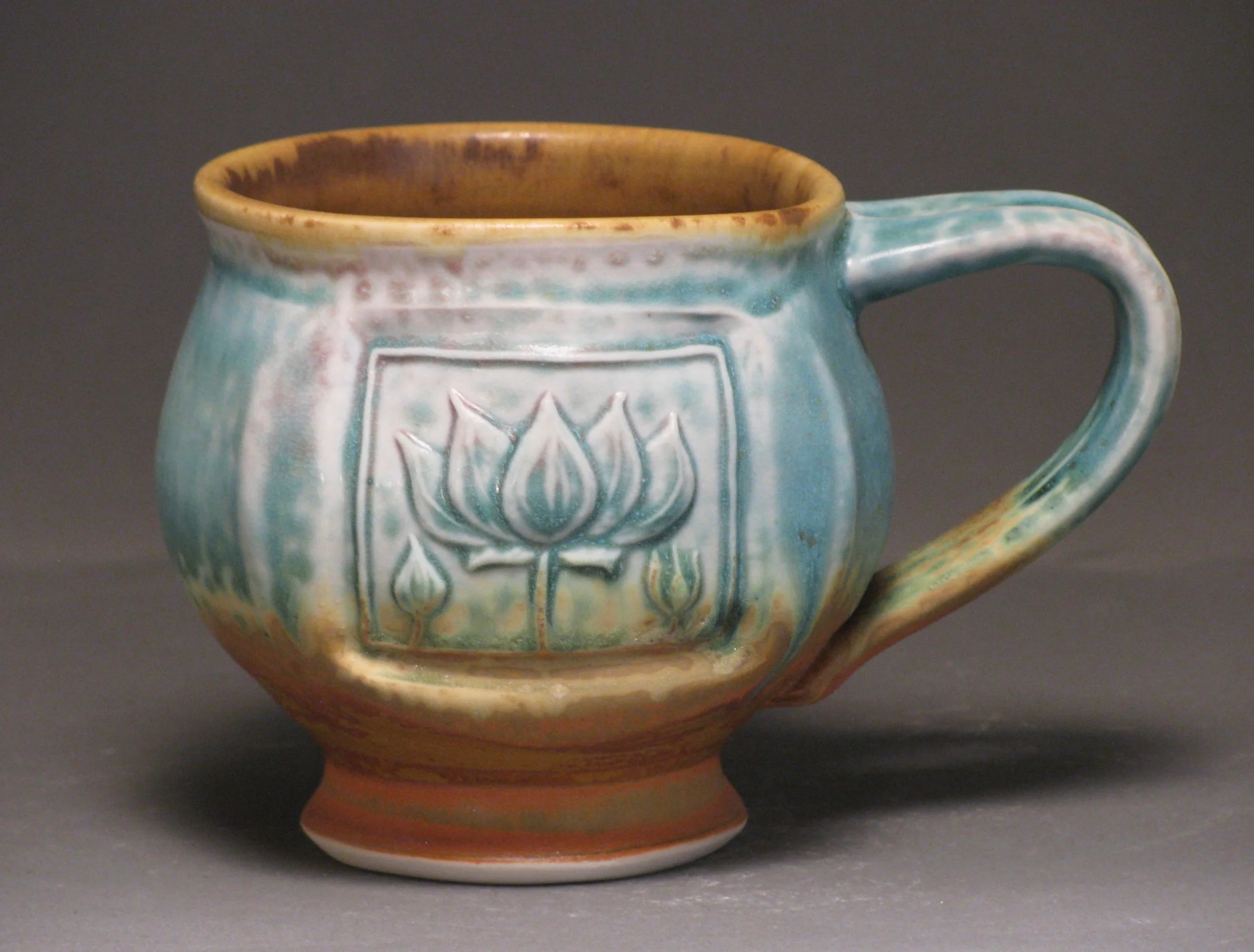 Mug with lotus motif