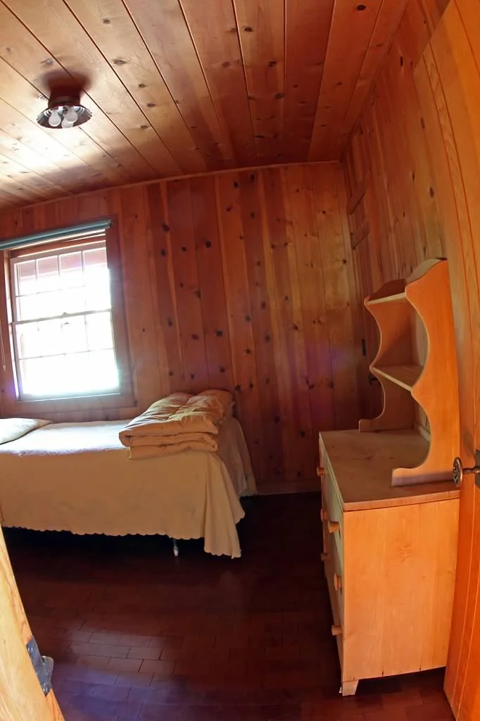 Schilling-lodge-txc-lake-Tahoe-rubicon-paradise-flat-pennoyer-interior-bedroom-single-dresser-8.jpeg
