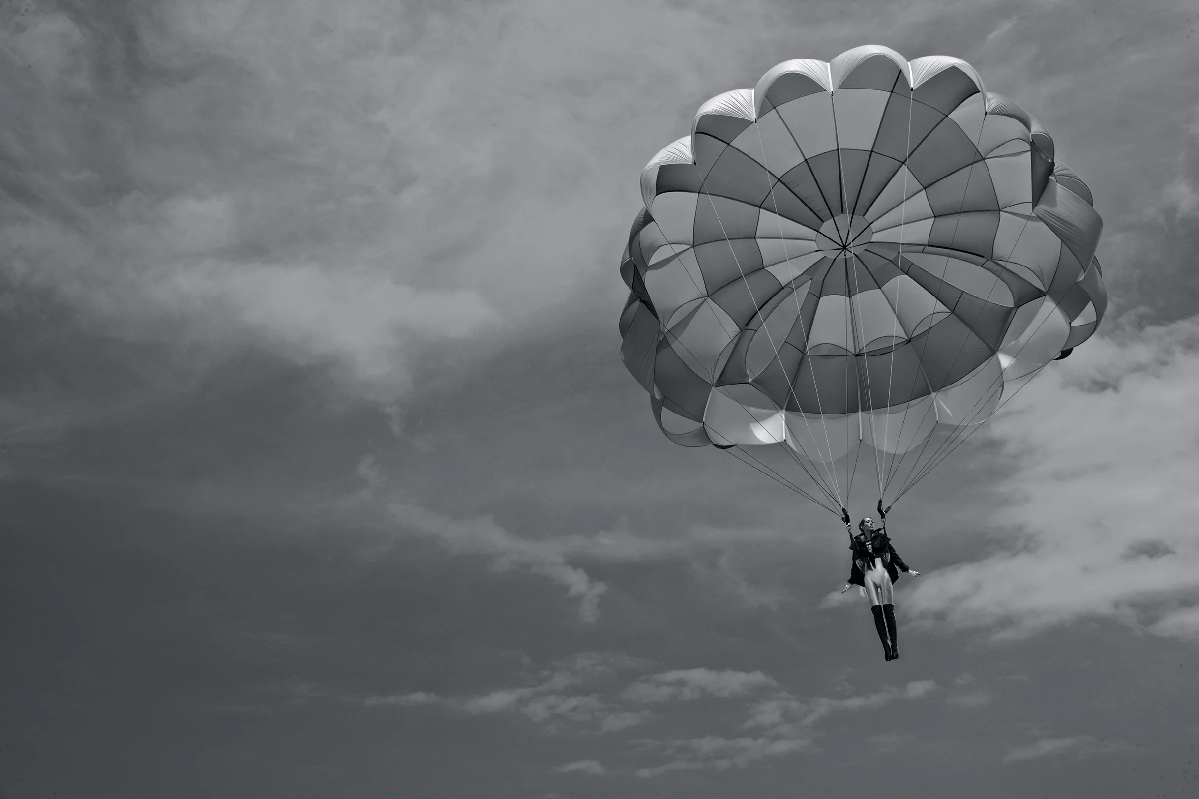 Hawaii_hannah_parasail55c7750b4923b.jpg