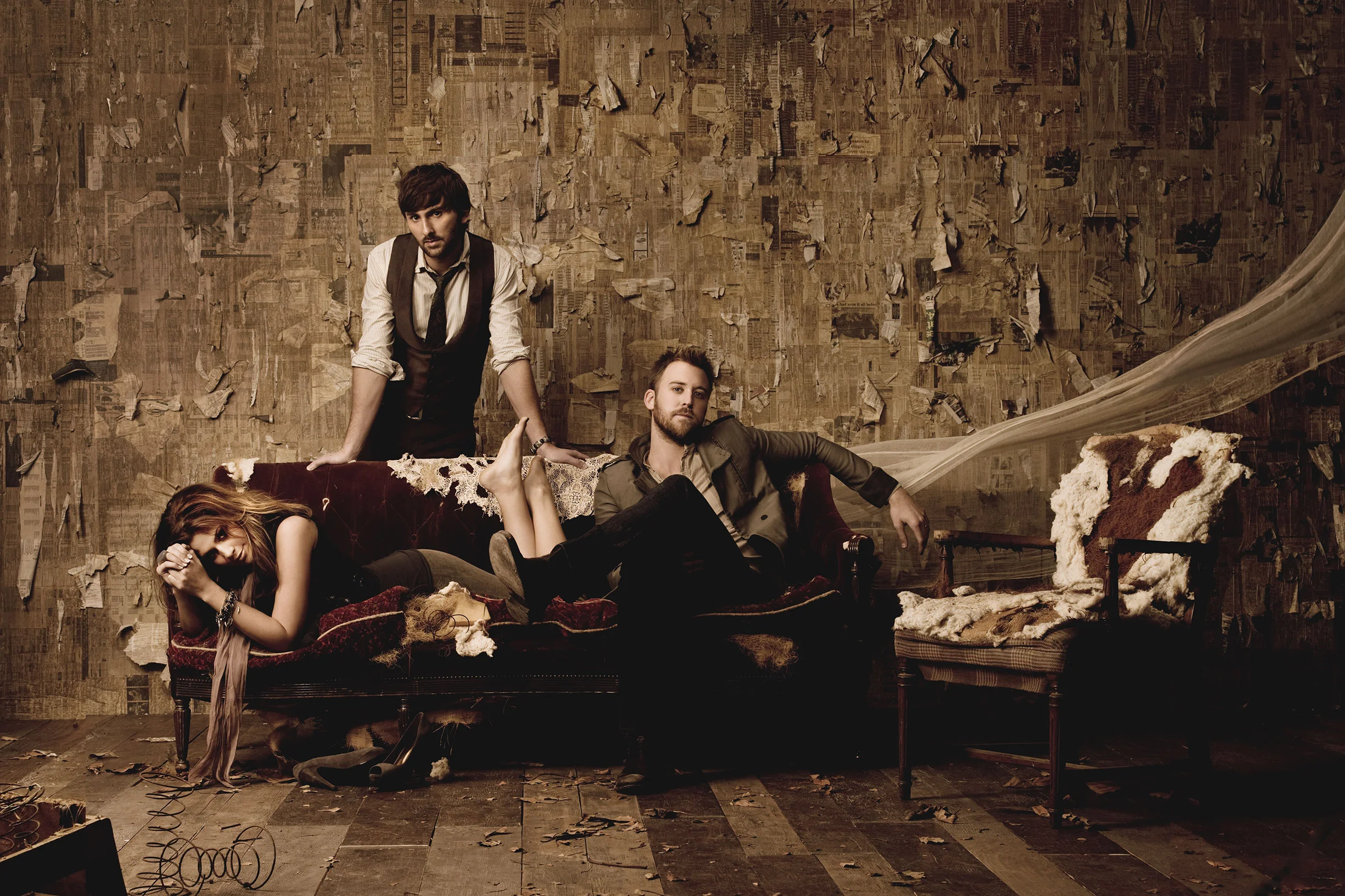 LadyAntebellum_newspaper_1457_crop_print_LC591e0f5972a95.jpg