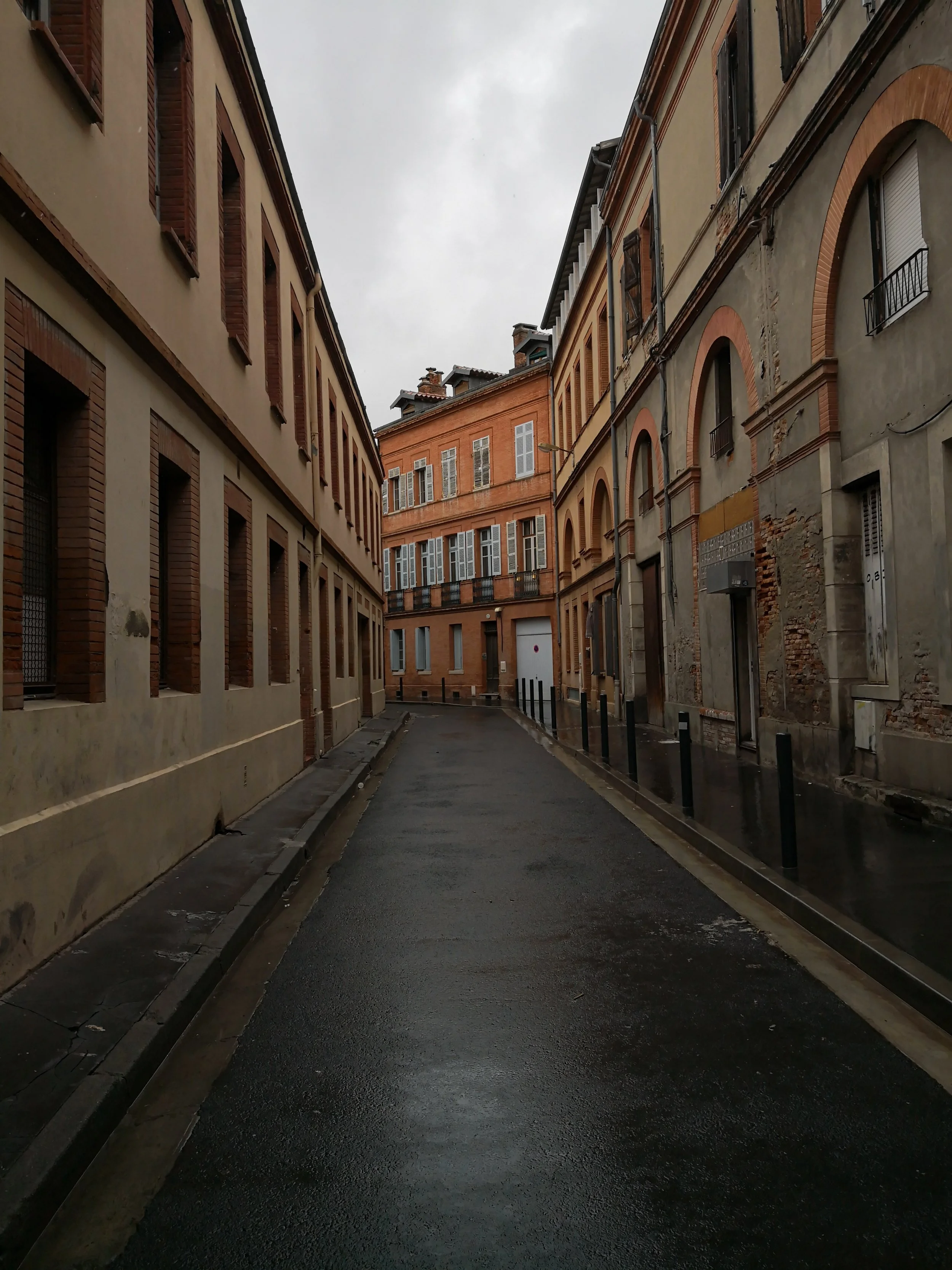 The streets of Toulouse, “the pink city” on this rainy autumn day.