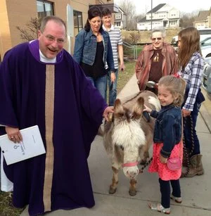 Polly+the+donkey+palm+sunday+2017.jpg