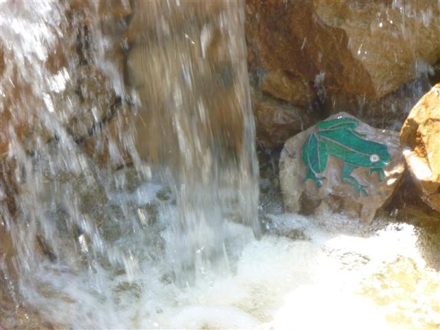 mosaic frog in waterfall 9b.png